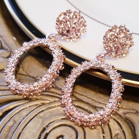 Redvelvetrebel Jewelry - NWT ROSE GOLD OVAL TEXTURED DROP EARRINGS